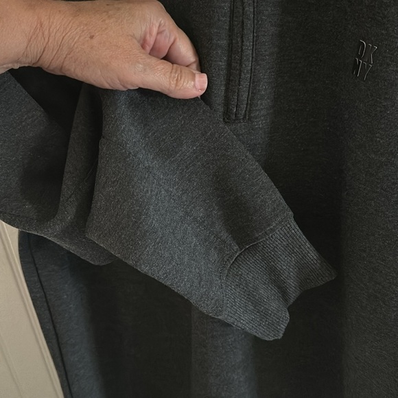 DKNY Charcoal Gray Sweatshirt sz M - Picture 8 of 16
